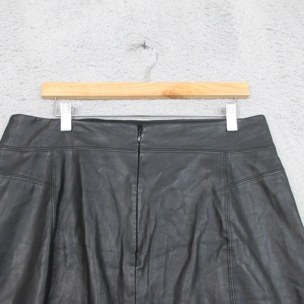 Express‎ Faux Leather Skirt Women 10 Black Chic Edgy Trendy Modern Sleek Moto